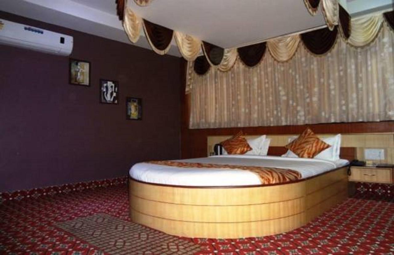 Hotel Vinayak Palace Bilāspur Dış mekan fotoğraf